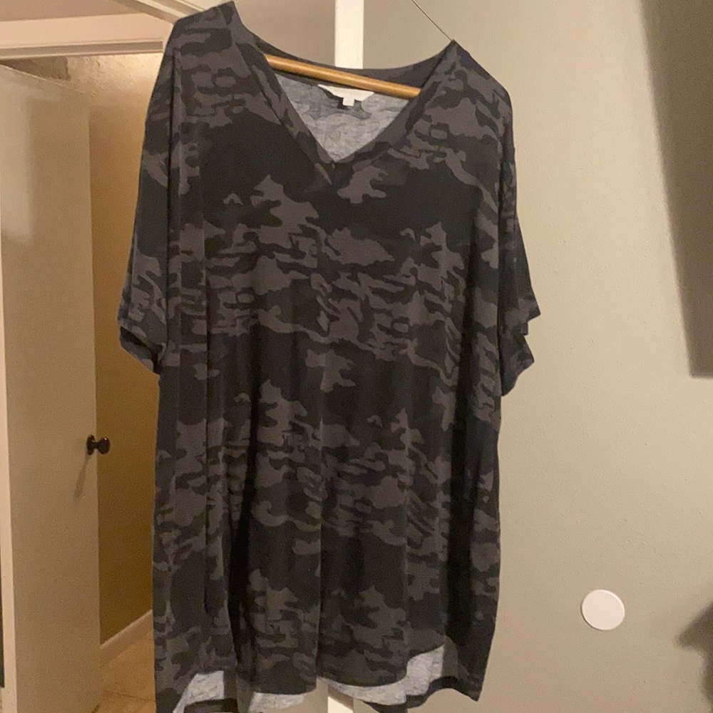 Short sleeve camo top